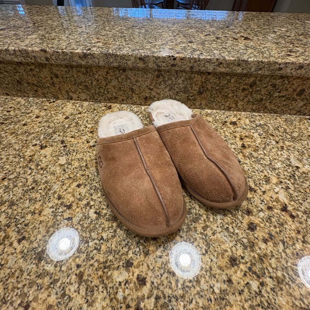UGG Mens Scuff Suede Chestnut Slippers Sz 11